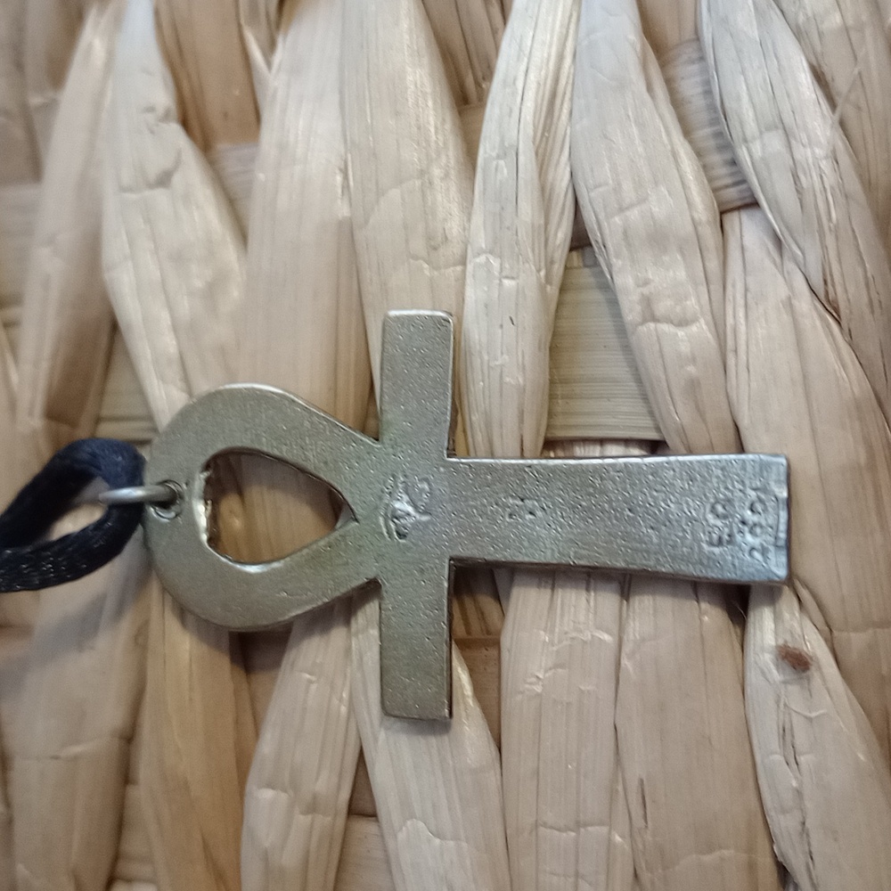 Ankh cross necklace - Picture 3 of 3